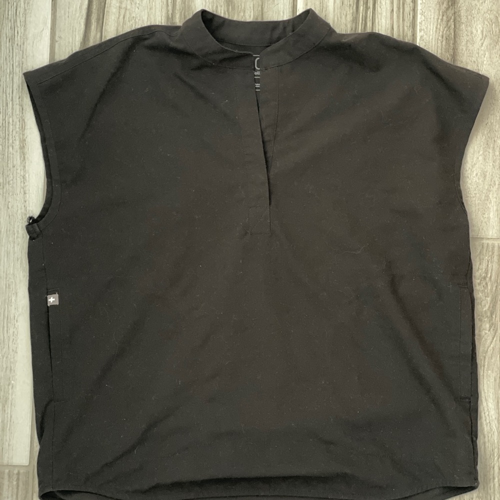 FIGS Rafaela Oversized Scrub Top Black